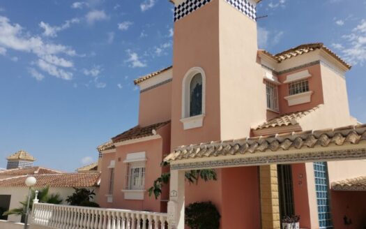 Detached villa with Private pool, Blue Hills, Villamartin