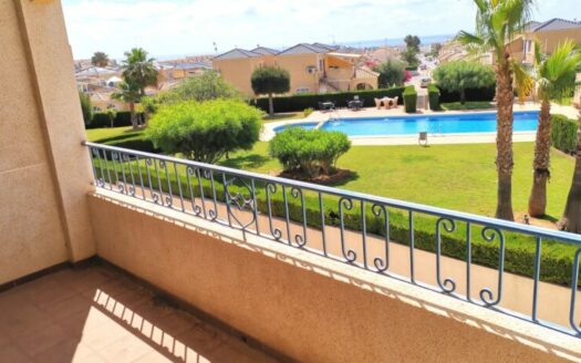 Fantastic two bedroom apartment over looking the pool, Los Altos