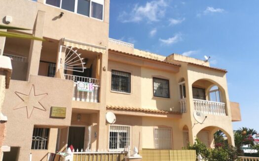 South facing 2 bedroom bungalow with community swimming pool, La Florida