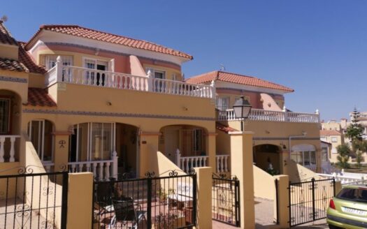 Well presented 2 bedroom townhouse situated between 3 golf courses