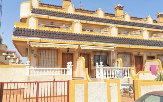 South Facing 3 bedroom 2 bathroom townhouse, community swimming pool, Las Chismosas, Orihuela Costa