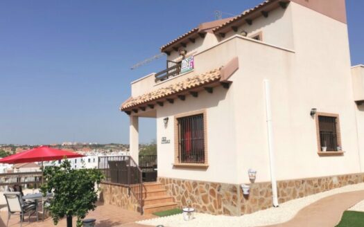 Lovely Detached 3 bedroom villa on a good size plot, between Villamartin, Los Altos