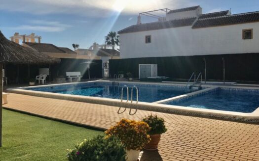 Fabulous South Facing 2 bedroom with roof garden opposite community swimming pool