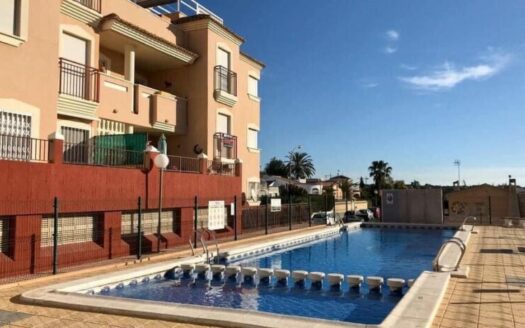 Large 4 bedroom penthouse apt with roof garden, community swimming pool, La Florida