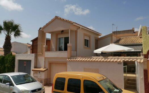 Well presented 3 bedroom 2 bath villa with garage in La Florida, Orihueoa Costa