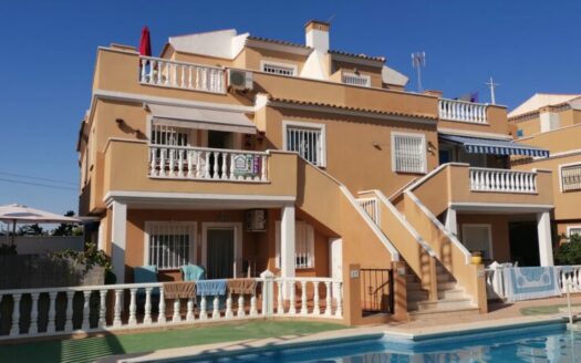 Great investment, Over looking the pool and near the sea. 3 bedroom Penthouse