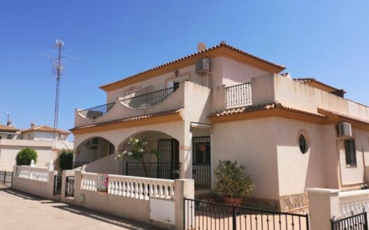 Bright 2 bedroom 2 bath quad villa with community pool in gated complex, Playa Flamenca